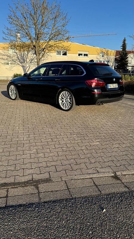 Gebraucht BMW 525 Luxury Line 218 PS (160 kW) 2013 Schwarz Kombi