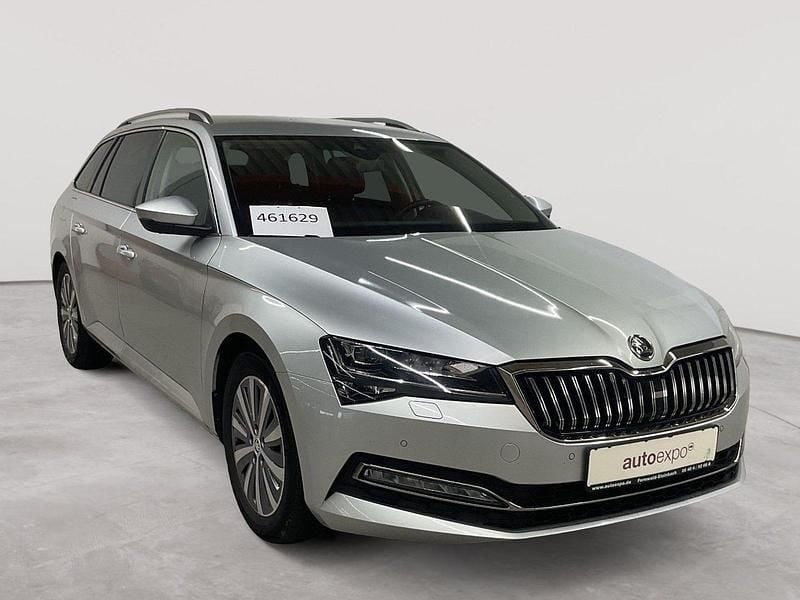 Brillantsilber metallic Gebraucht 2022 Skoda Superb Style Kombi | 21.390 € (Fairer Preis) - Bild 1/4