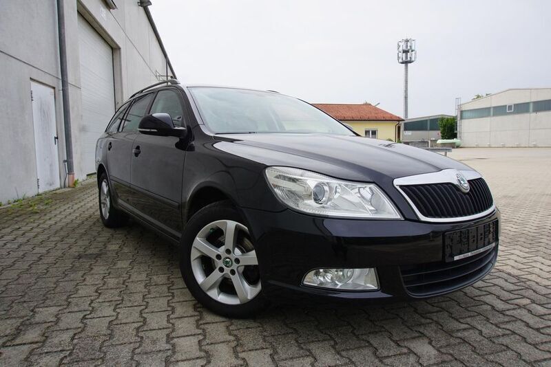 Schwarz Gebraucht 2013 Skoda Octavia Kombi | 5.895 € (Superpreis) - Bild 1/4