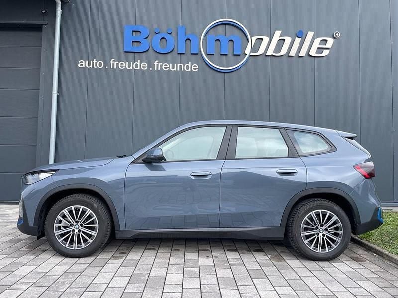 Grau Gebraucht 2023 BMW iX1 SUV | 36.380 € (Superpreis) - Bild 1/4