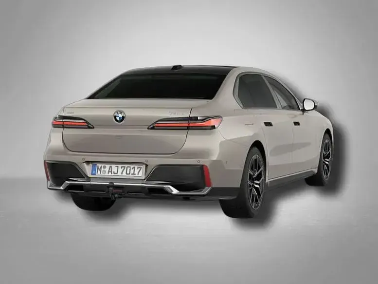 Gebraucht BMW 740 M Sport 286 PS (210 kW) 2025 Oxidgrau metallic Limousine