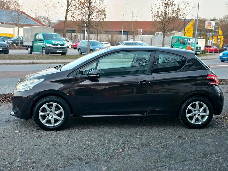Gebraucht Peugeot 208 68 PS (50 kW) 2012 Braun Kleinwagen