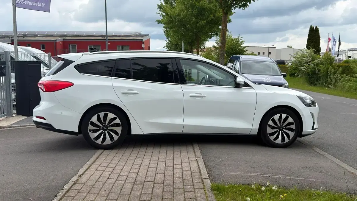 Używany Ford Focus Cool & Connect 150 KM (110 kW) 2020 Biały Kombi