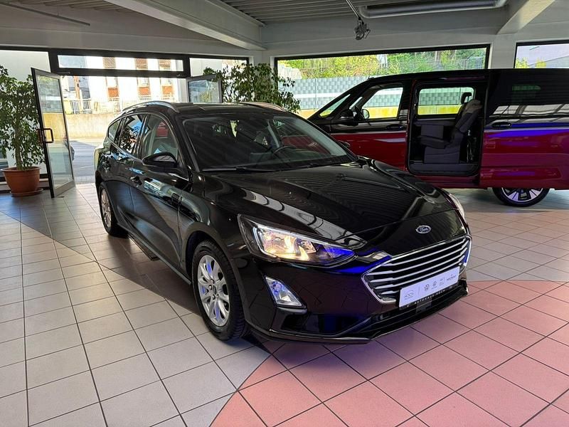 Używany Ford Focus Cool & Connect 101 KM (74 kW) 2019 Czarny Kombi