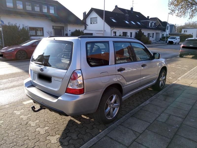 Gebraucht Subaru Forester 158 PS (116 kW) 2005 Silber SUV