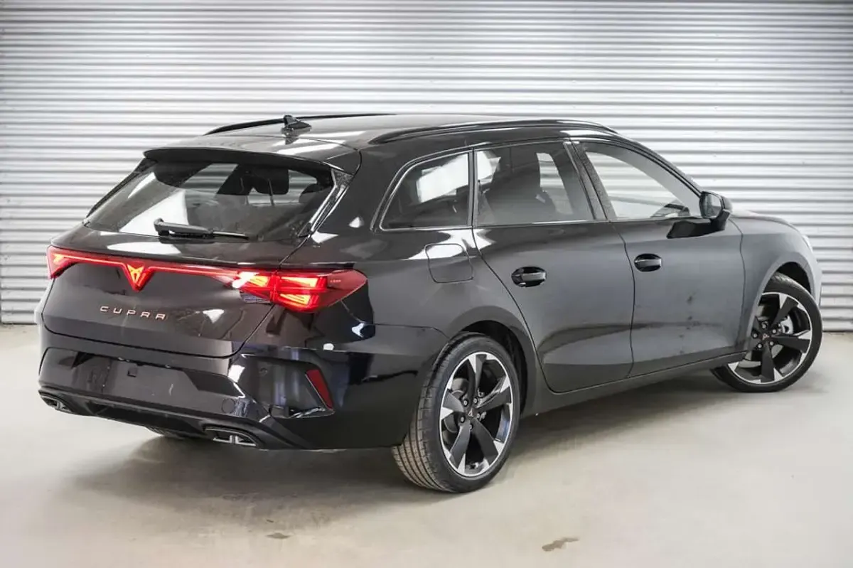 Uusi Cupra Leon 204 HP (150 kW) 2026 Musta Farmari