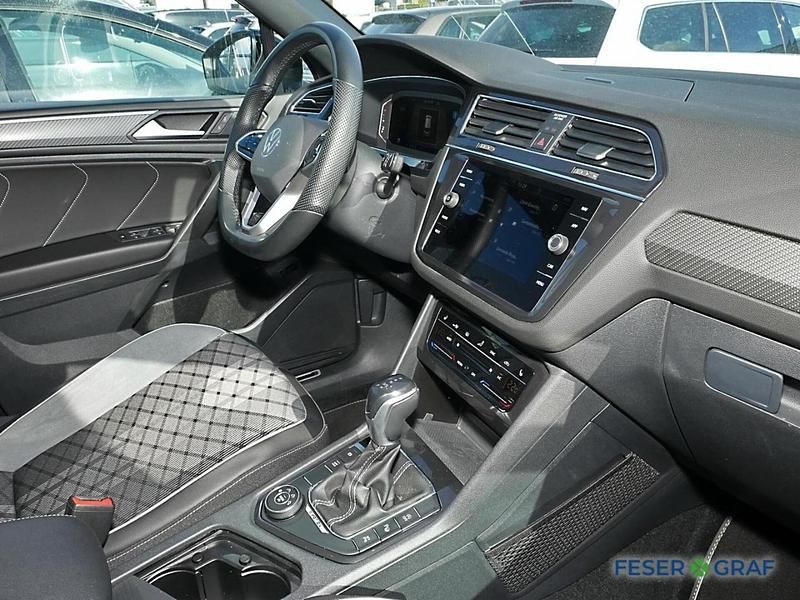 Gebraucht VW Tiguan Allspace R-line 200 PS (147 kW) 2022 Pyrit silber metallic SUV