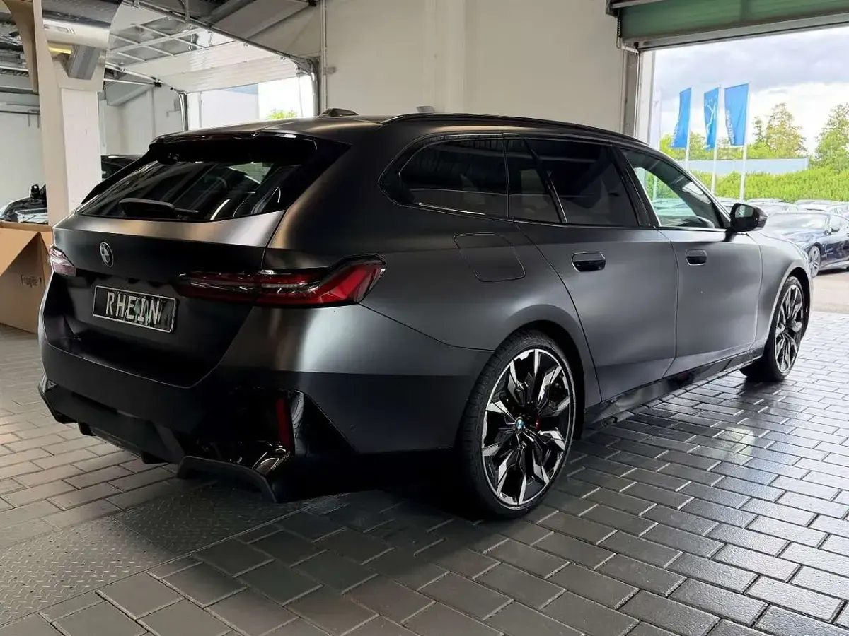 Gebraucht BMW 540 Performance 303 PS (222 kW) 2026 Schwarz Kombi