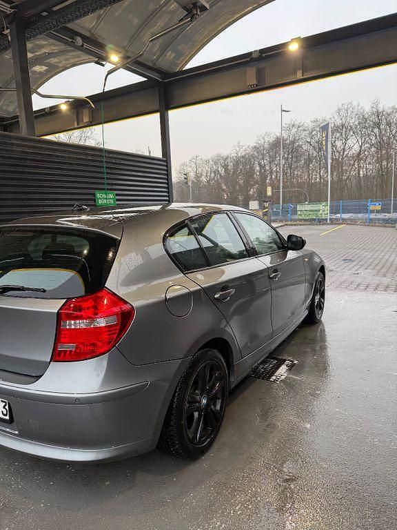 Gebraucht BMW 118 143 PS (105 kW) 2010 Grau Kleinwagen