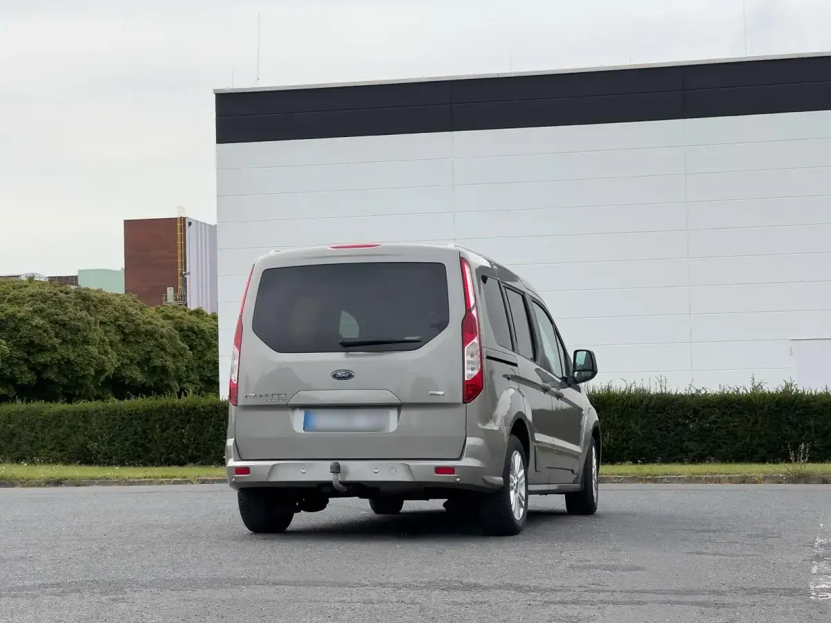 Gebraucht Ford Tourneo Connect Titanium 107 PS (78 kW) 2016 Andere farben Van / Kleinbus
