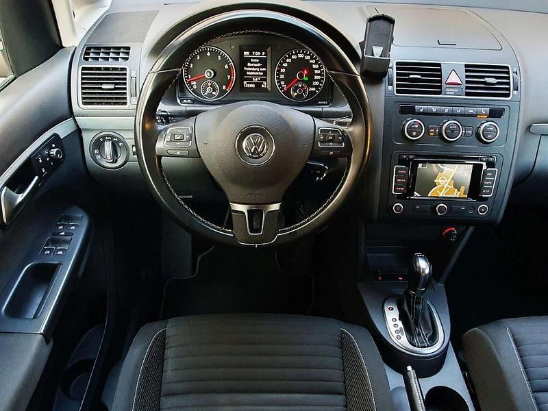 Gebraucht VW Touran Cup 140 PS (102 kW) 2015 Toffeebraun metallic Van / Kleinbus