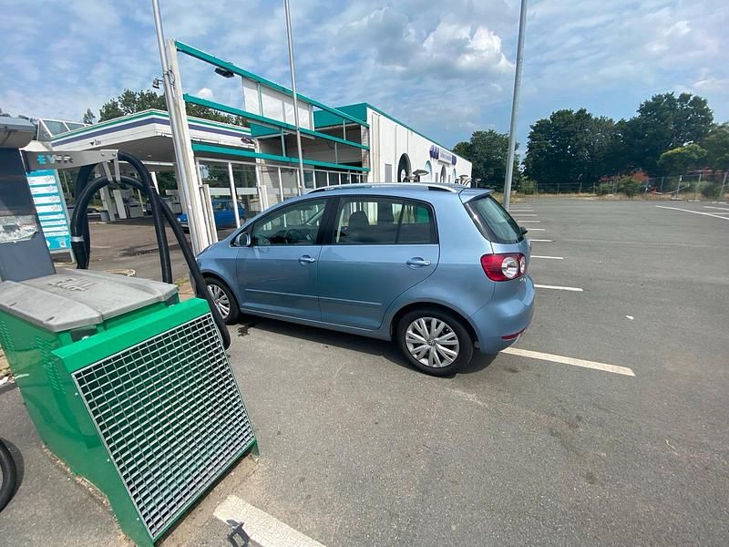 Gebraucht VW Golf Plus Cross 122 PS (89 kW) 2010 Blau Van / Kleinbus