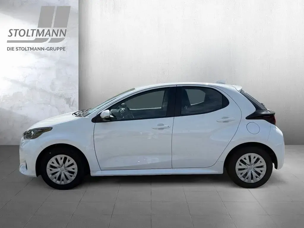 Gebraucht Toyota Yaris Basis 72 PS (52 kW) 2023 Weiß Kleinwagen