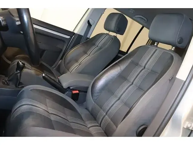 Gebraucht VW Touran Match 140 PS (102 kW) 2012 Silber Van / Kleinbus