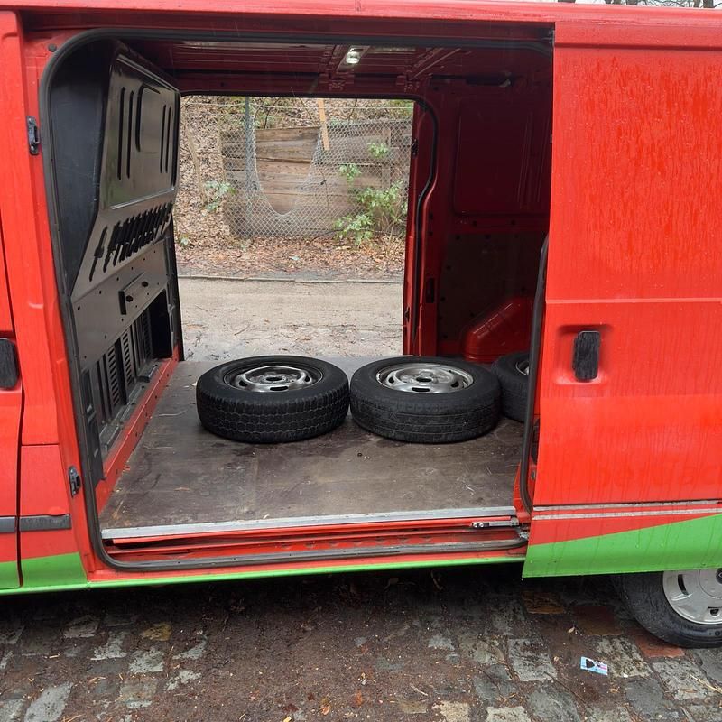 Gebraucht Ford Transit Basis 86 PS (63 kW) 2010 Rot Van / Kleinbus