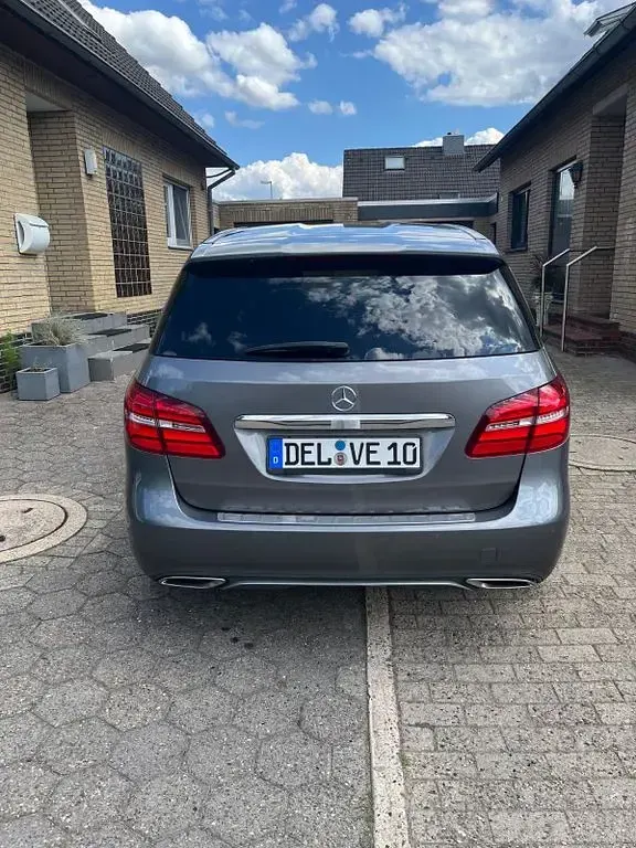 Gebraucht Mercedes B220 Urban 177 PS (130 kW) 2017 Grau Kleinwagen