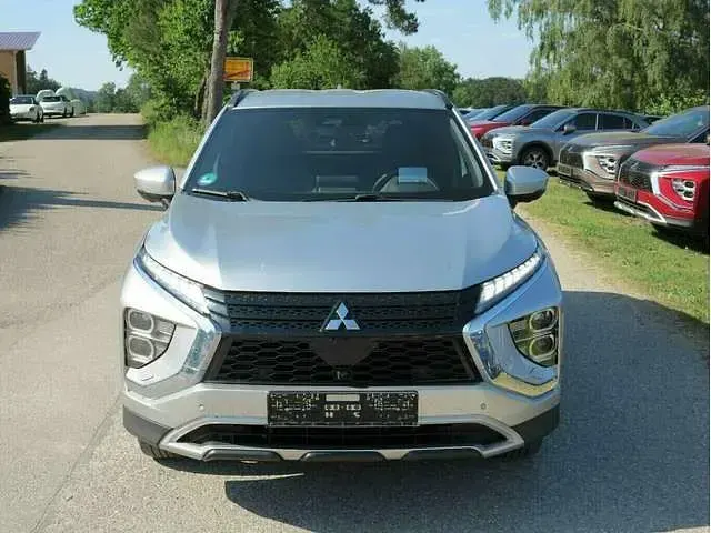 Gebraucht Mitsubishi Eclipse Cross Intro Edition 188 PS (138 kW) 2022 Silber SUV