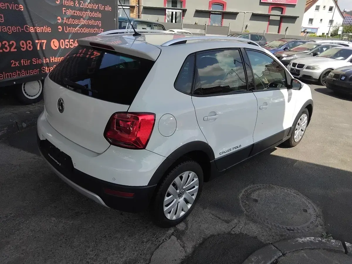 Gebraucht VW Polo 90 PS (66 kW) 2015 Weiß Limousine