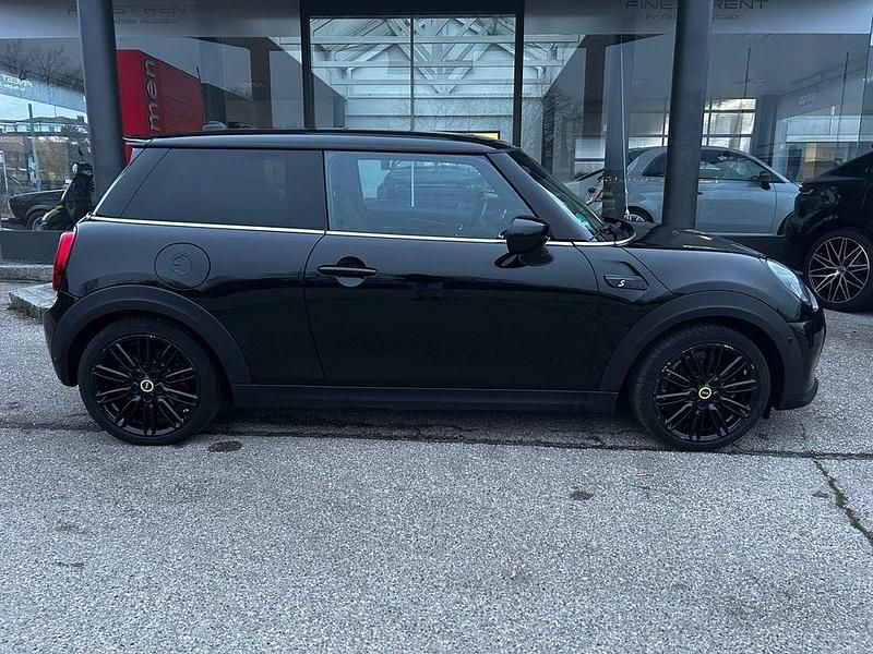 Schwarz Gebraucht 2022 Mini Cooper SE Classic Kleinwagen | 17.900 € (Fairer Preis) - Bild 1/4