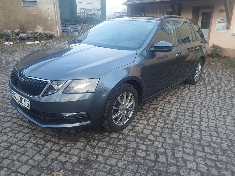 Grau Gebraucht 2020 Skoda Octavia Ambition Kombi | 17.700 € (Guter Preis) - Bild 1/4