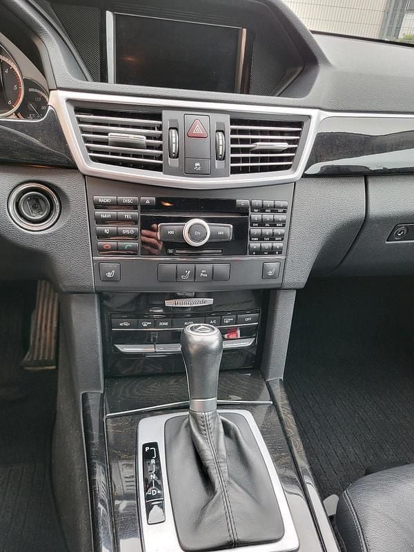 Grau Gebraucht 2010 Mercedes E220 Kombi | 8.500 € (Guter Preis) - Bild 1/4