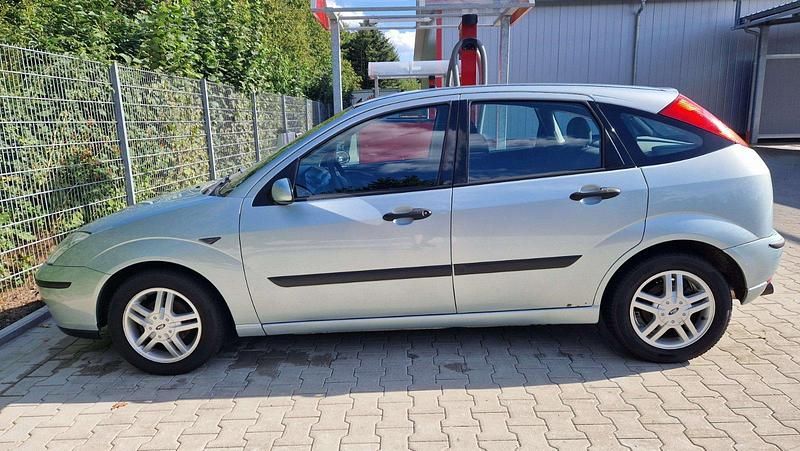 Grün Gebraucht 2003 Ford Focus Limousine | 900 € (Guter Preis) - Bild 1/4