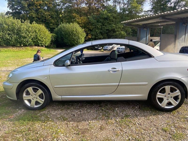 Schwarz Gebraucht 2005 Peugeot 307 CC Tendance Cabrio | 5.495 € (Teuer) - Bild 1/4