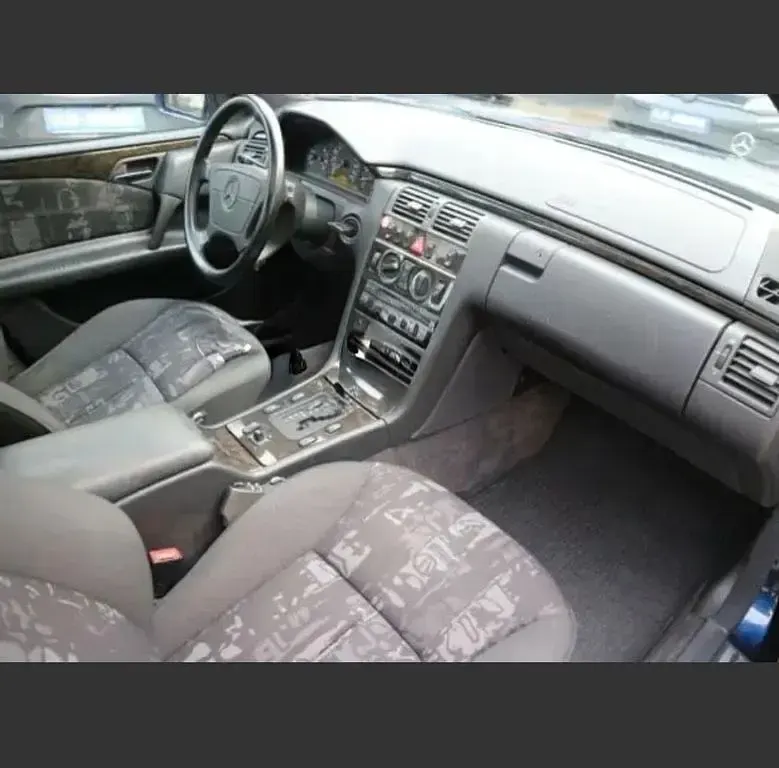 Gebraucht Mercedes E240 170 PS (125 kW) 1998 Blau Limousine