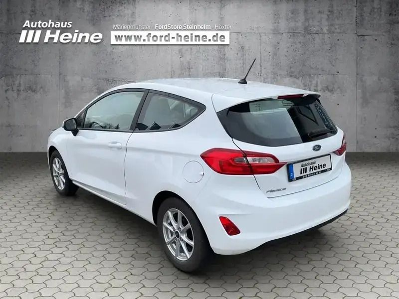 Gebraucht Ford Fiesta Trend 71 PS (52 kW) 2017 Frostweiß Kleinwagen