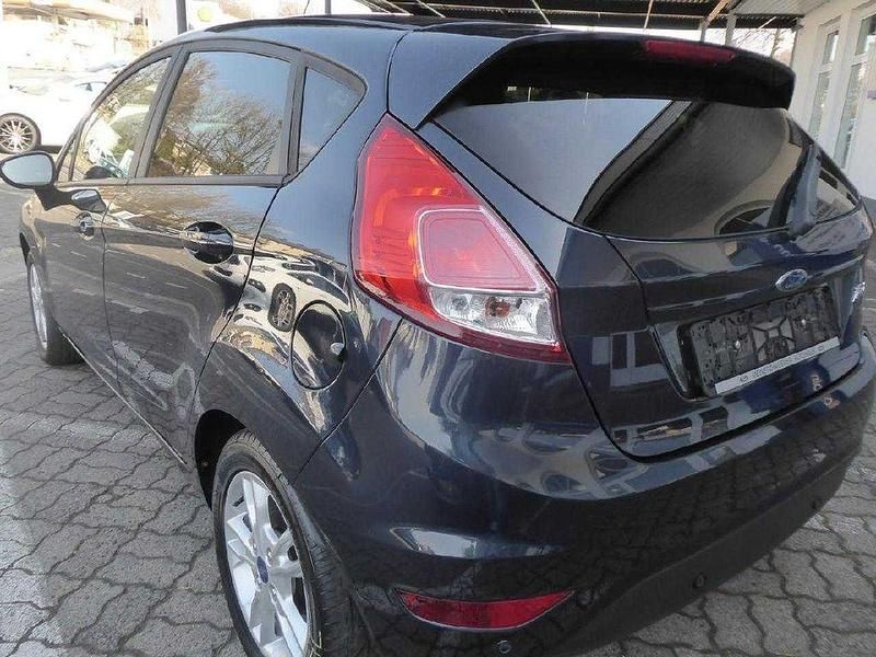 Gebraucht Ford Fiesta Celebration 80 PS (58 kW) 2017 Mitternachtsblau Limousine