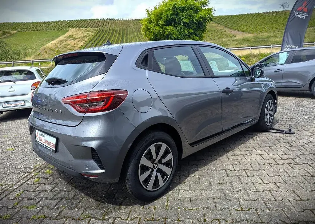 Neu Mitsubishi Colt 67 PS (49 kW) 2025 Achatgrau Kleinwagen