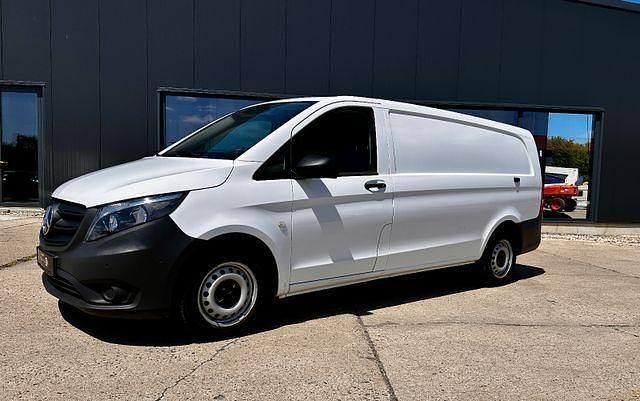 Weiß Gebraucht 2021 Mercedes Vito Van / Kleinbus | 28.490 € (Guter Preis) - Bild 1/4