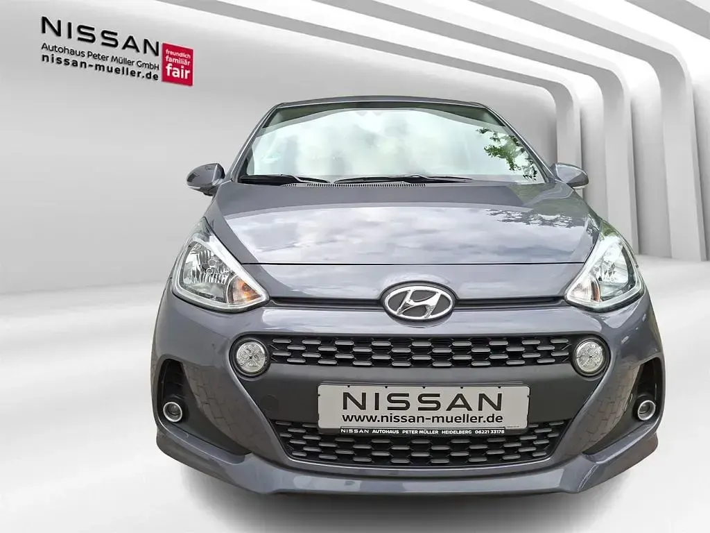 Gebraucht Hyundai i10 Style 87 PS (63 kW) 2017 Grau Kleinwagen