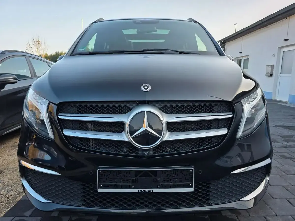 Gebraucht Mercedes V220 Avantgarde 239 PS (175 kW) 2019 Obsidianschwarz Van / Kleinbus