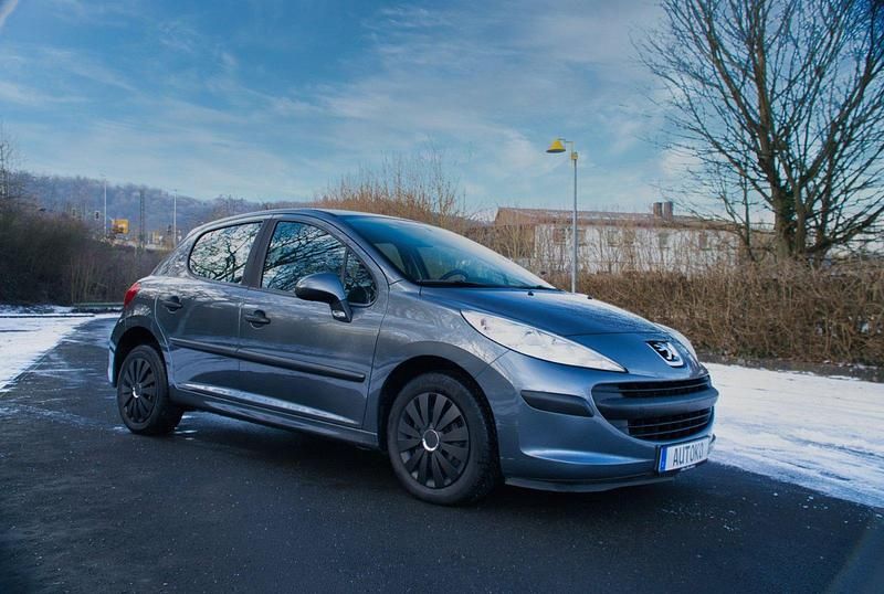 Gebraucht Peugeot 207 95 PS (69 kW) 2009 Limousine