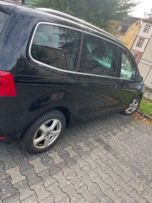 Gebraucht VW Sharan Comfortline 140 PS (102 kW) 2011 Schwarz Van / Kleinbus
