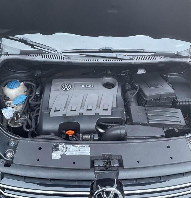 Gebraucht VW Touran 140 PS (102 kW) 2011 Schwarz Van / Kleinbus