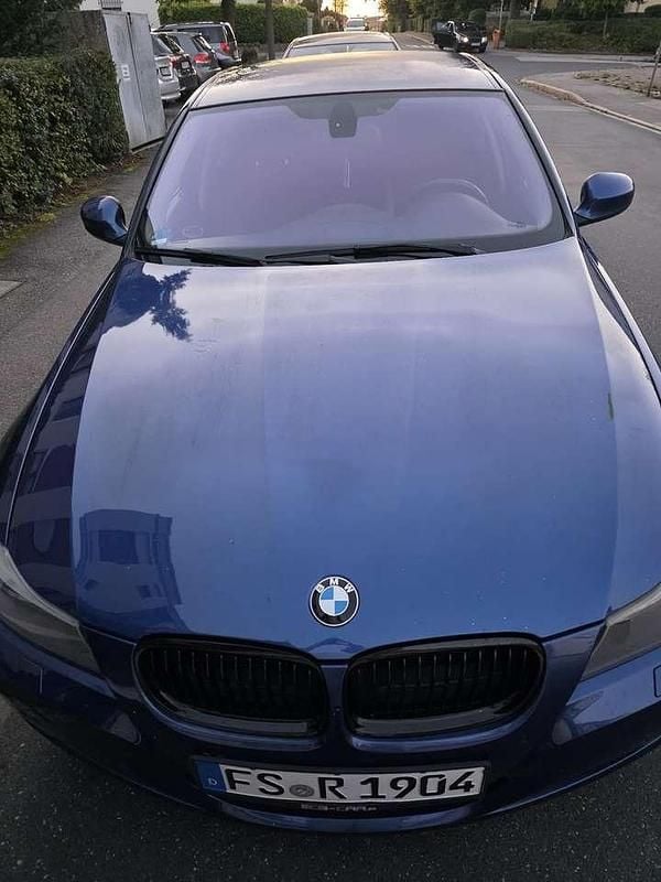 Blau Gebraucht 2010 BMW 325 Limousine | 4.500 € (Fairer Preis) - Bild 1/4