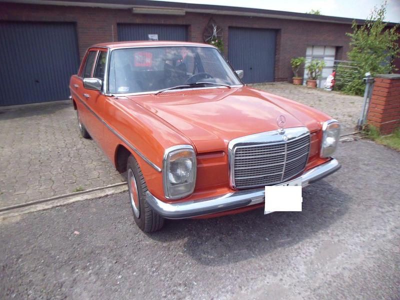 Orange Gebraucht 1976 Mercedes 200 Limousine | 12.500 € - Bild 1/4