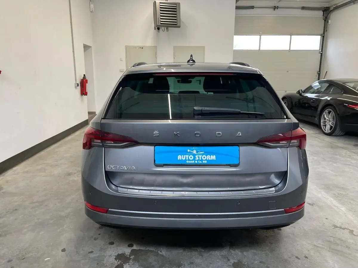 Gebraucht Skoda Octavia Clever 150 PS (110 kW) 2022 Grau Kombi