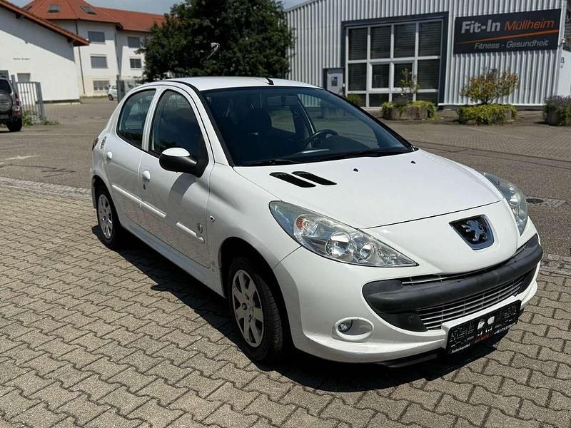Lack weiss Gebraucht 2013 Peugeot 206 Kleinwagen | 3.500 € (Etwas zu teuer) - Bild 1/4