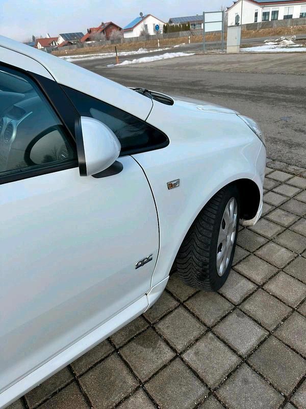 Używany Opel Corsa OPC 80 KM (58 kW) 2009 Biały Hatchback