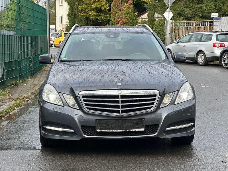 Grau Gebraucht 2012 Mercedes E220 Kombi | 6.999 € (Superpreis) - Bild 1/4