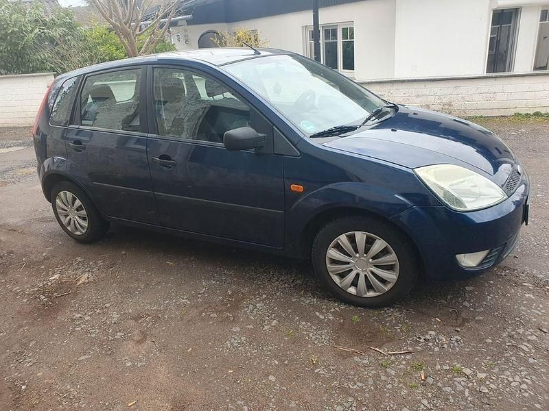 Gebraucht Ford Fiesta 60 PS (44 kW) 2005 Blau Kleinwagen