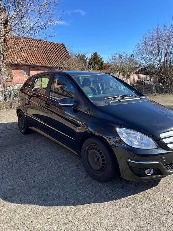 Gebraucht Mercedes B200 140 PS (102 kW) 2010 Schwarz Van / Kleinbus