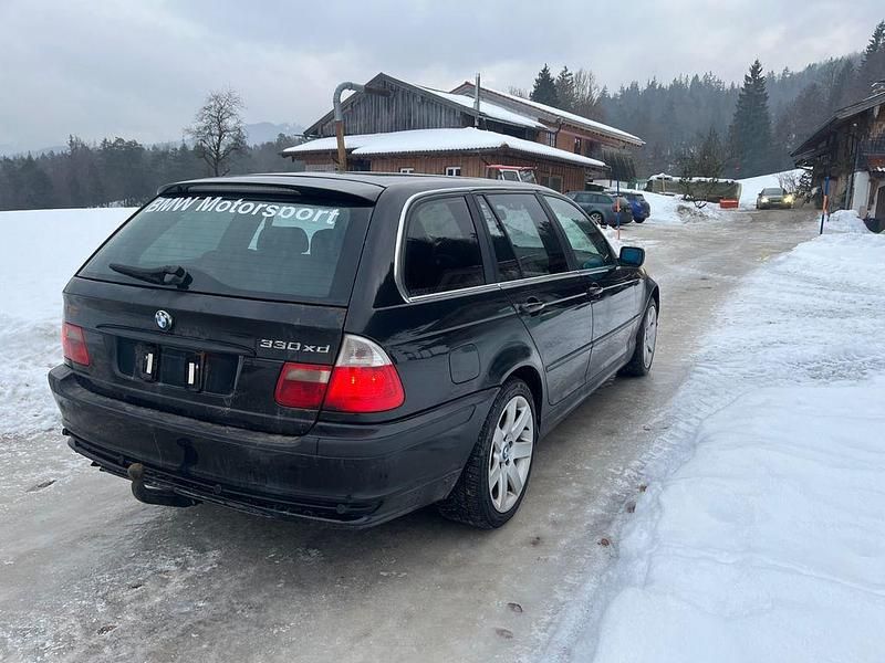 Second-hand BMW 330 184 CP (135 kW) 2003 Negru Break
