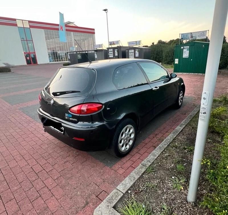 Schwarz Gebraucht 2003 Alfa Romeo 147 Kleinwagen | 600 € (Guter Preis) - Bild 1/4
