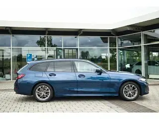 Gebraucht BMW 320 190 PS (139 kW) 2023 Phytonicblau metallic Kombi