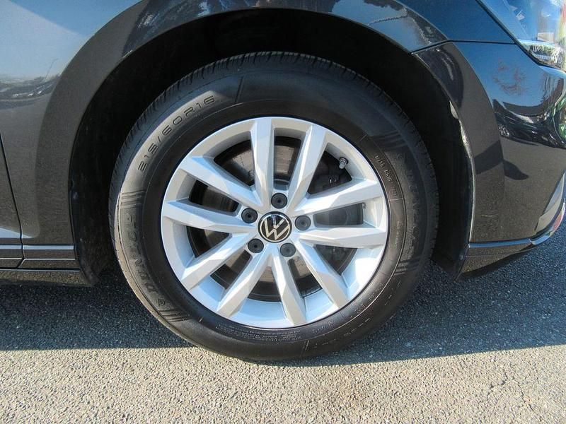 Gebraucht VW Passat Business 150 PS (110 kW) 2023 Mangangrau metallic Kombi