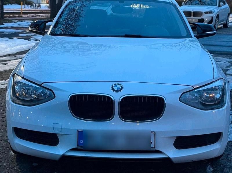 Weiß Gebraucht 2012 BMW 116 Kleinwagen | 4.400 € (Superpreis) - Bild 1/4